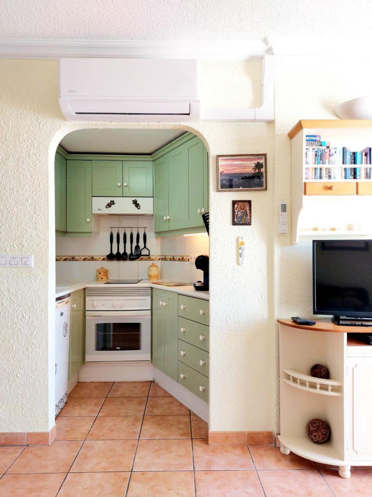First Line Villa Floor Studio Apartment With Amazing Sea View Air Conditioned Just 50M From The Beach Costa Adeje  Exteriör bild